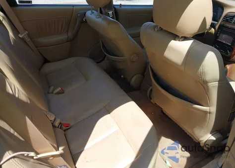 2001 Saturn L300 z USA, uszkodzony, nr VIN 1G8JW52R81Y564763